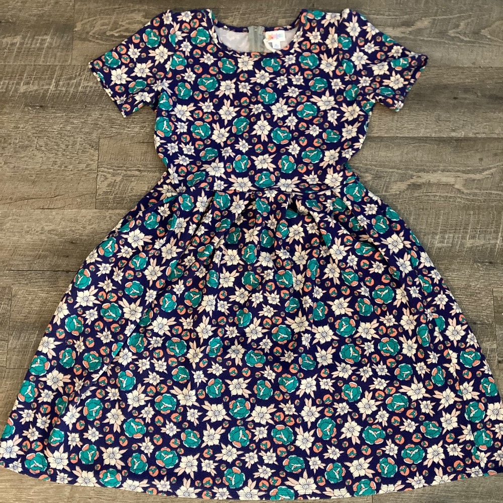 XL purple white daisy Lularoe Amelia dress